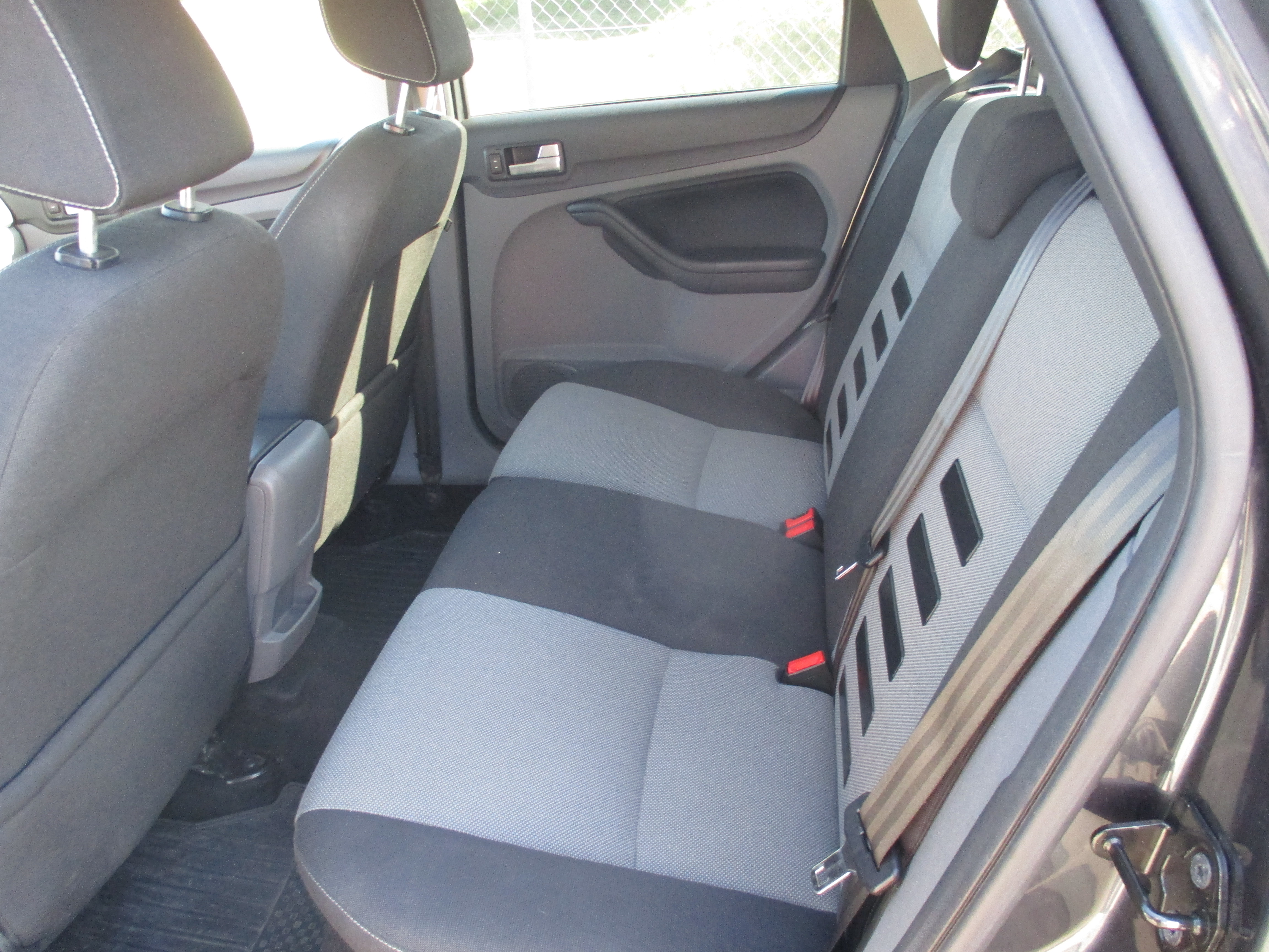 ford focus 2010 isofix